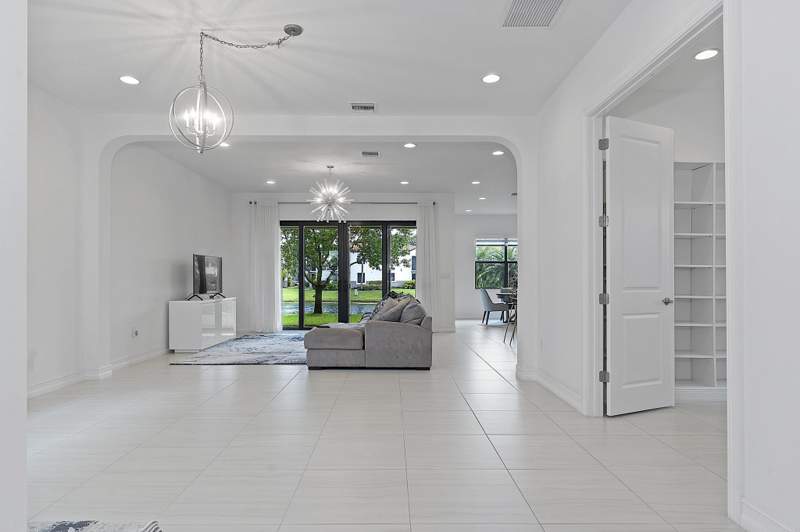 4 bedroom Single Family Residence at 11824 SW 13th Court, Raintree at Mayfair, Pembroke Pines — photo 4