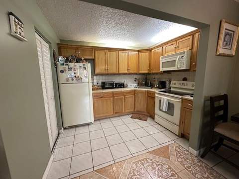 325 Knotty Pine Circle #A-1, Greenacres FL - photo 9 of 40