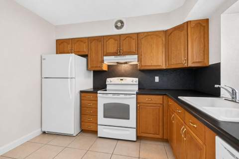 2220 N 47th Avenue, Hollywood FL - photo 9 of 22