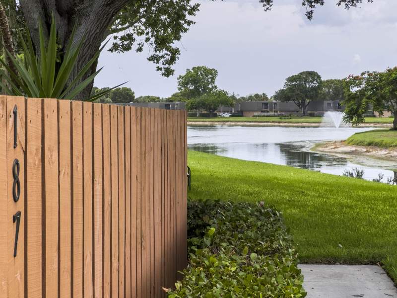 2 bedroom Townhouse at 187 Charter Way, Village of Sandalwood Lakes North, West Palm Beach — photo 4