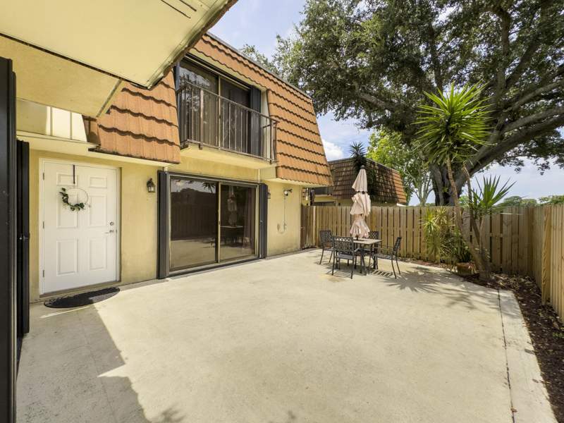 2 bedroom Townhouse at 187 Charter Way, Village of Sandalwood Lakes North, West Palm Beach — photo 5