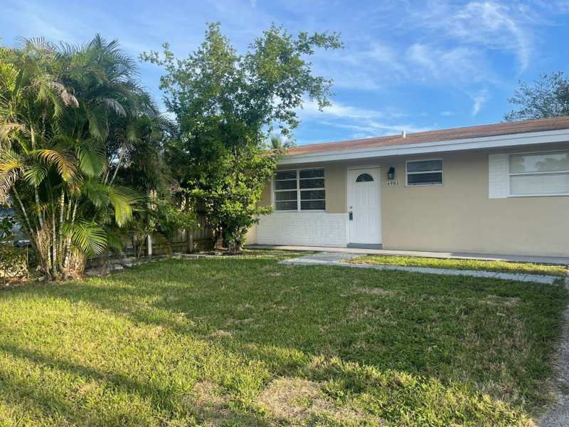 2 bedroom Single Family Residence at 6902 SW 15th Street, Springbank Park Sec 2, North Lauderdale — photo 1