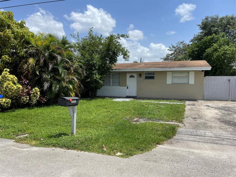 2 bedroom Single Family Residence at 6902 SW 15th Street, Springbank Park Sec 2, North Lauderdale — photo 3