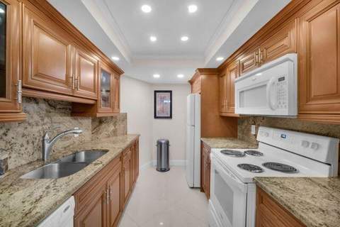 1200 Hibiscus Avenue #1406, Pompano Beach FL - photo 7 of 26