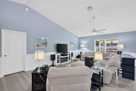 8295 Sandpine Circle, Port St. Lucie FL - photo 12 of 47