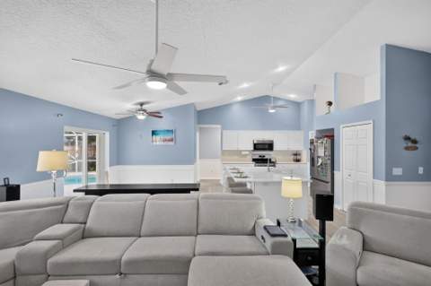 8295 Sandpine Circle, Port St. Lucie FL - photo 14 of 47