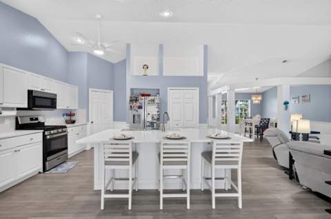 8295 Sandpine Circle, Port St. Lucie FL - photo 15 of 47