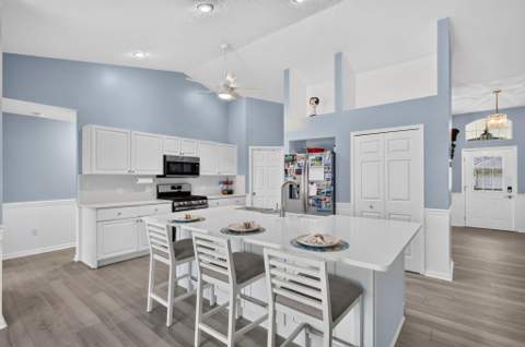 8295 Sandpine Circle, Port St. Lucie FL - photo 16 of 47