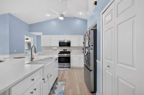 8295 Sandpine Circle, Port St. Lucie FL - photo 20 of 47