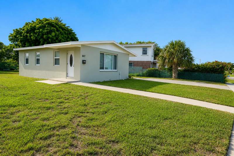 3 bedroom Single Family Residence at 807 Handy Ave Avenue, Roosevelt Ests Repl In 26 Pgs 77 & 78, West Palm Beach — photo 5