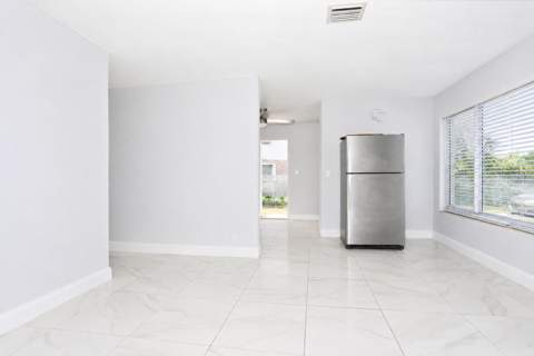 807 Handy Ave Avenue, West Palm Beach FL - photo 9 of 26