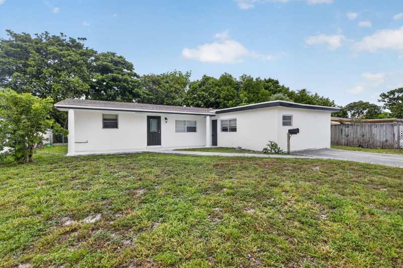 5 bedroom Single Family Residence at 1111 SW 31st Avenue, Melrose Park Section 3, Fort Lauderdale — photo 1