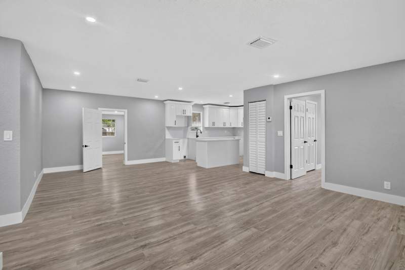 5 bedroom Single Family Residence at 1111 SW 31st Avenue, Melrose Park Section 3, Fort Lauderdale — photo 5