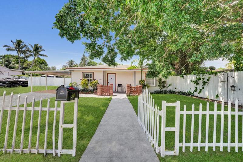 4 bedroom Single Family Residence at 2442 Funston Street, Washington Heights Add, Hollywood — photo 2