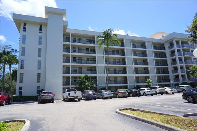3 bedroom Condominium at 2600 S Course Drive #410, No 15 Palm-Aire Country Club, Pompano Beach — photo 2