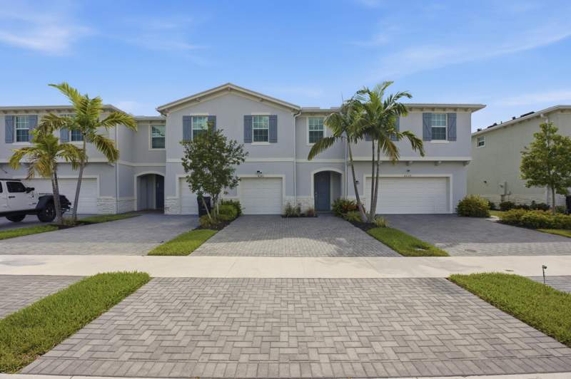 4 bedroom Townhouse at 4341 Pond Lily Lane, Lakeshore At The Fountains Replat Lt 66, Lake Worth — photo 2