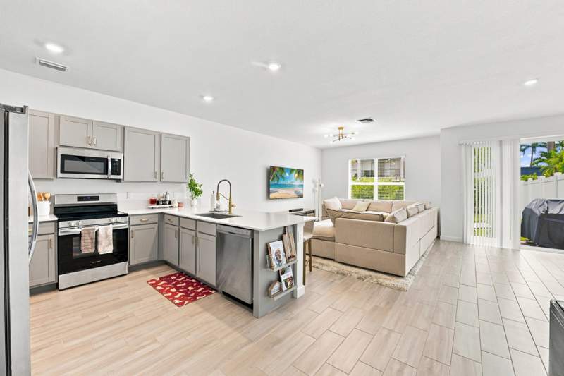 4 bedroom Townhouse at 4341 Pond Lily Lane, Lakeshore At The Fountains Replat Lt 66, Lake Worth — photo 4