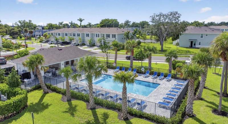 4 bedroom Townhouse at 4341 Pond Lily Lane, Lakeshore At The Fountains Replat Lt 66, Lake Worth — photo 3