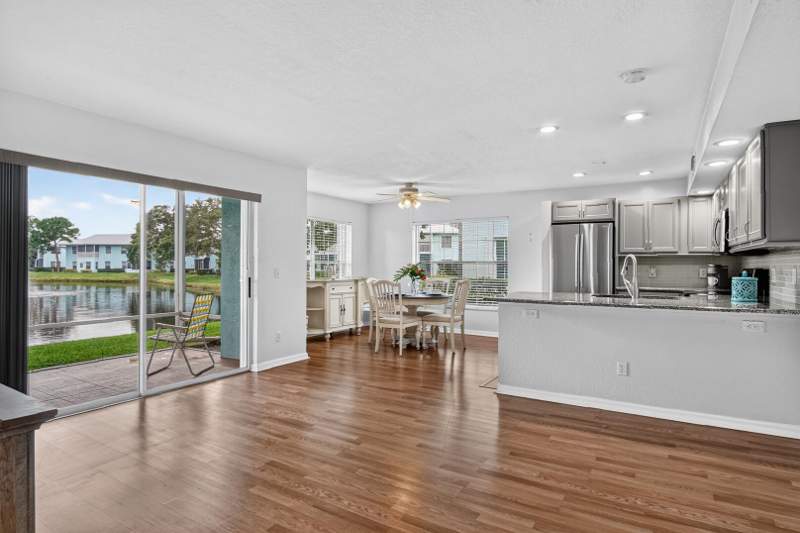 2 bedroom Condominium at 1103 SW Swan Lake Circle #102, Westbrook Isles Condominium — photo 3