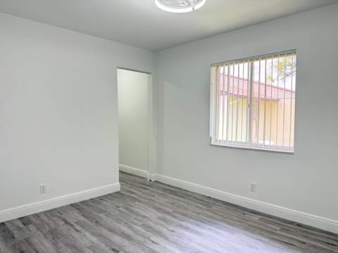318 Knotty Pine Circle #D-2, Greenacres FL - photo 14 of 22