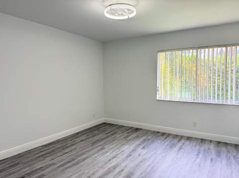 318 Knotty Pine Circle #D-2, Greenacres FL - photo 9 of 22