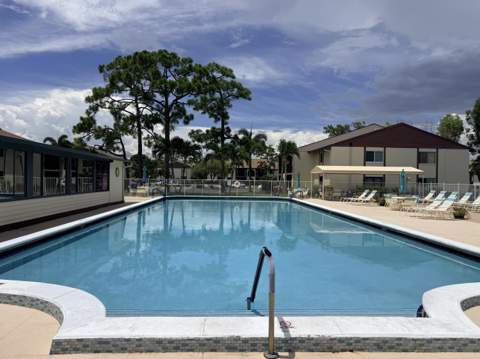 318 Knotty Pine Circle #D-2, Greenacres FL - photo 19 of 22