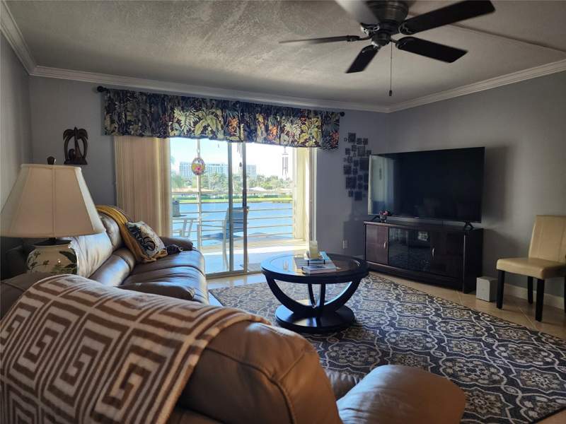 2 bedroom Condominium at 321 SE 3rd Street #302, Meadowbrook Lakes View, Dania Beach — photo 4