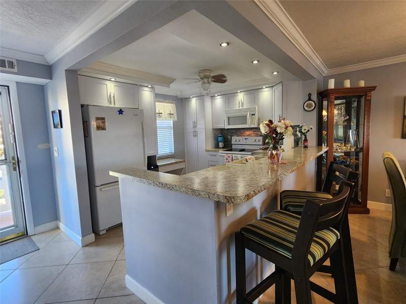 2 bedroom Condominium at 321 SE 3rd Street #302, Meadowbrook Lakes View, Dania Beach — photo 5