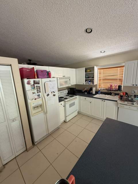 8164 Pelican Harbour Drive, Lake Worth FL - photo 13 of 38