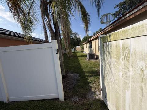 8164 Pelican Harbour Drive, Lake Worth FL - photo 10 of 38
