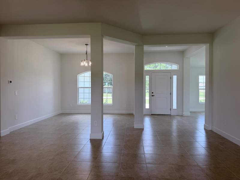 4 bedroom Single Family Residence at 5801 NW Dana Circle, Port St Lucie Section 33, Port St. Lucie — photo 4