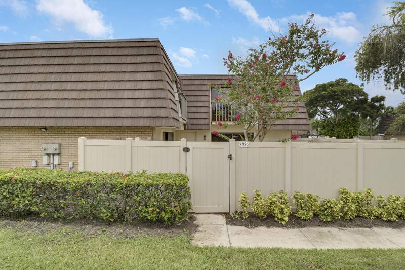 2 bedroom Townhouse at 7126 71st Way, Heritage Village, West Palm Beach — photo 3