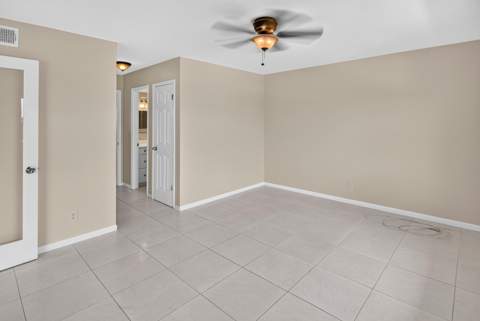 231 E Lantana Road #204, Lantana FL - photo 11 of 32