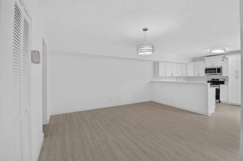 6352 Seven Springs Boulevard #B, Greenacres FL - photo 10 of 23