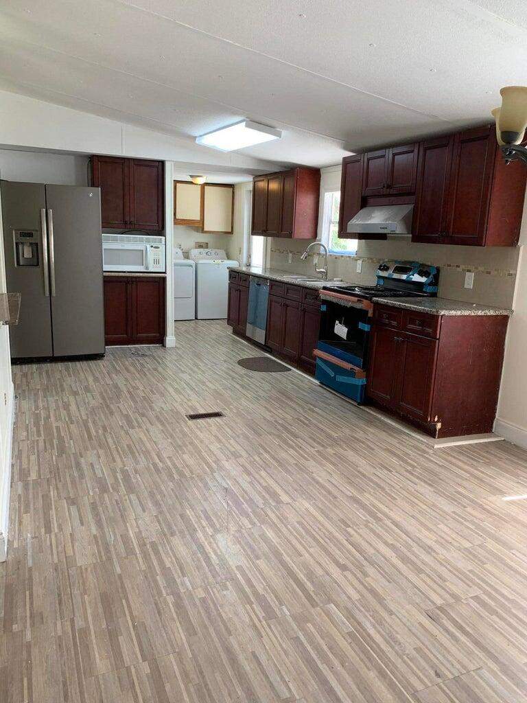 3 bedroom Manufactured Home at 10629 S 228th Lane, Sandalfoot Blvd Estates, Watergate — photo 3