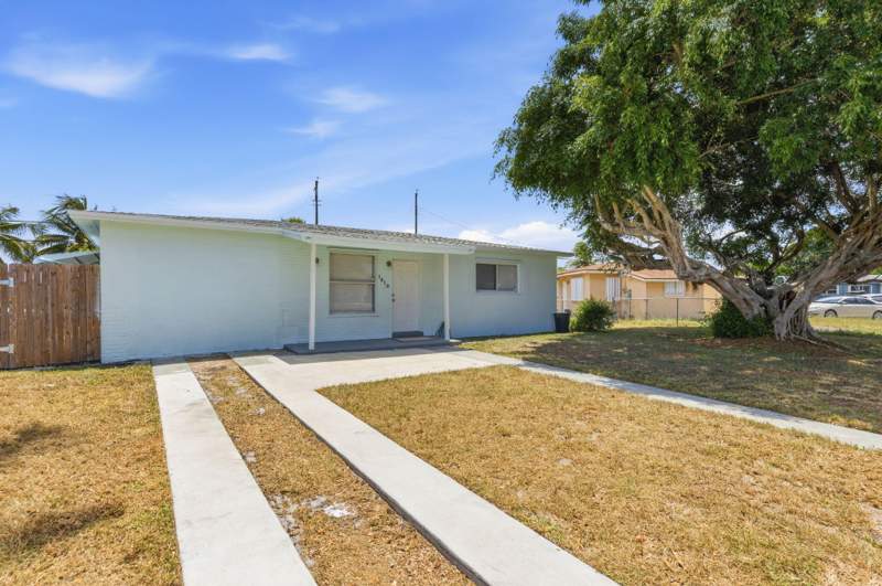 3 bedroom Single Family Residence at 1410 NW 1st Court, Rolling Green Ridge 1st Add, Boynton Beach — photo 2