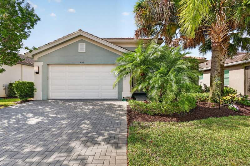 3 bedroom Single Family Residence at 11553 SW Half Moon Lake Lane, Riverland Parcel A - Plat Nine, Port St. Lucie — photo 2