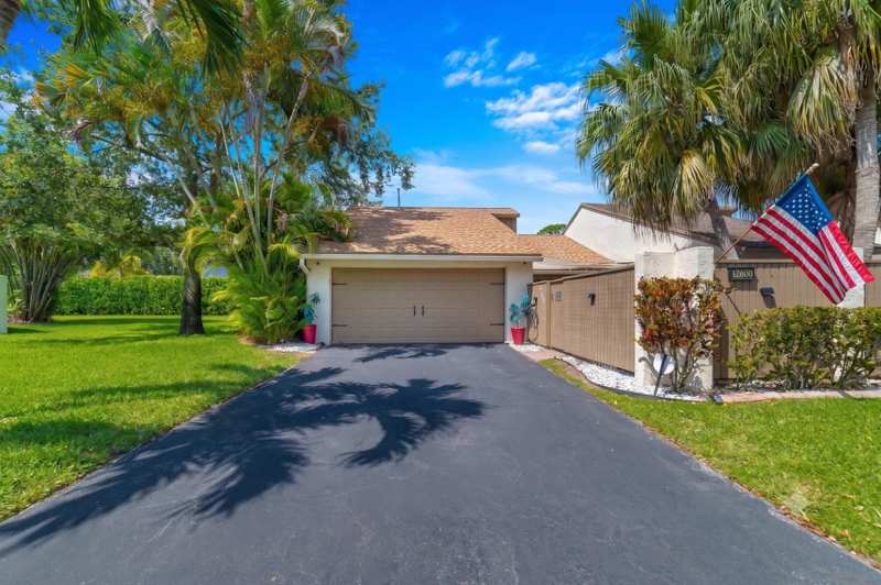 2 bedroom Townhouse at 12600 Shady Pines Court, Hidden Pines Of Wellington, Wellington — photo 1