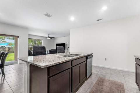 626 SW Ester Avenue, Port St. Lucie FL - photo 10 of 27