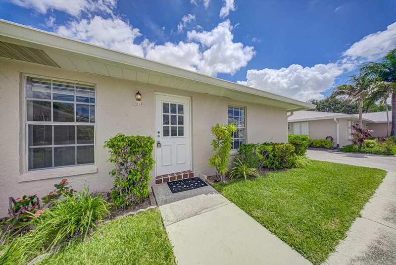 2 bedroom Condominium at 546 Covered Bridge Boulevard #A, Covered Bridge Condo, Lake Worth — photo 1