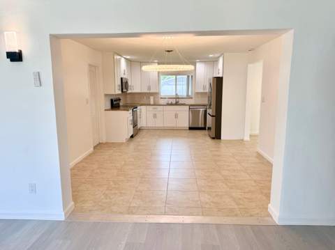 617 SE 8th Avenue, Deerfield Beach FL - photo 13 of 35