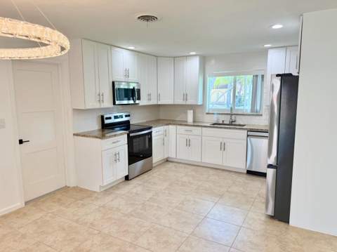 617 SE 8th Avenue, Deerfield Beach FL - photo 8 of 35