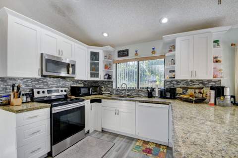 9697 Majestic Way, Boynton Beach FL - photo 14 of 38