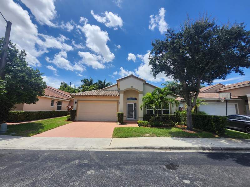 3 bedroom Single Family Residence at 10246 SW 16th Court, The Landings, Pembroke Pines — photo 2