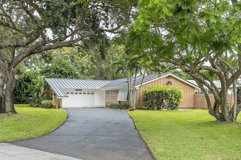 3 bedroom Single Family Residence at 119 W Norfolk Road, Jupiter In The Pines, Jupiter — photo 1