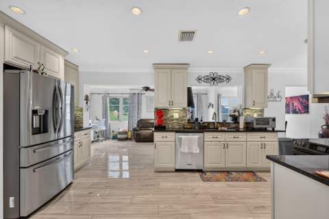 4716 NW 49th Place, Tamarac FL - photo 10 of 34