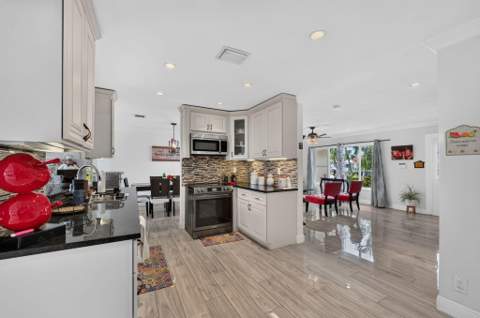 4716 NW 49th Place, Tamarac FL - photo 13 of 34