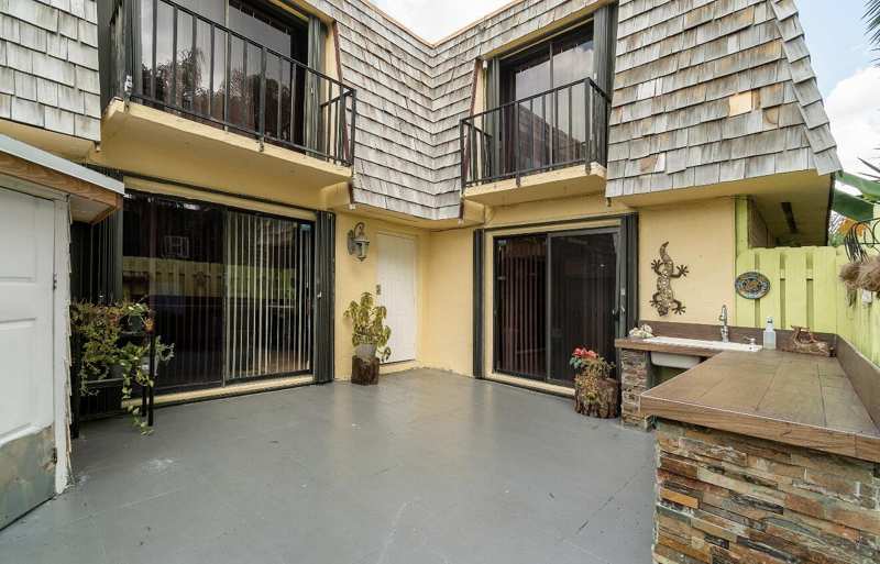 2 bedroom Townhouse at 245 Woodland Road, Woodlands Of Palm Springs, Palm Springs — photo 1