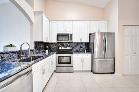 8375 Logia Circle, Boynton Beach FL - photo 14 of 89