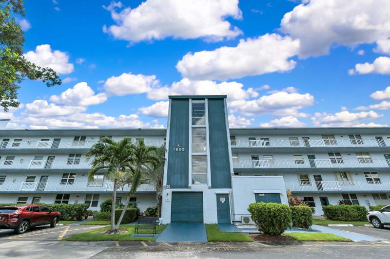 2 bedroom Condominium at 1650 NW 80th Avenue #401, 5 Of Palm Springs 2 Condo, Margate — photo 2